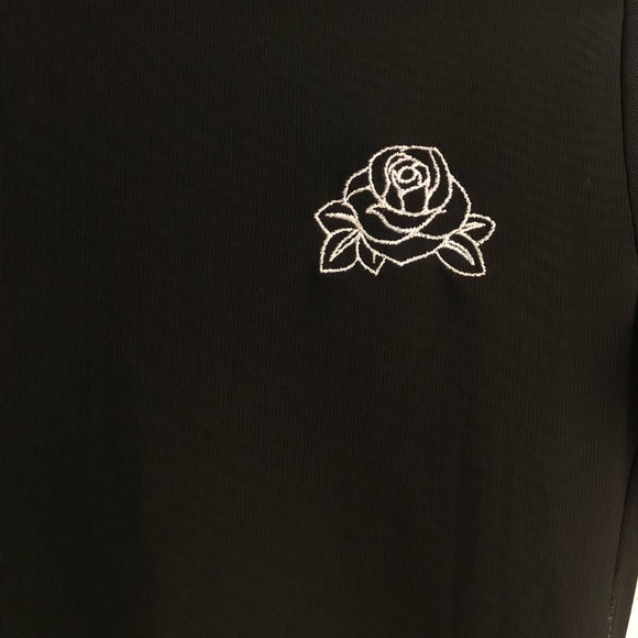 MESH BLACK LONGSLEEVE ROSE PATCH🖤 - Picture 5 of 5